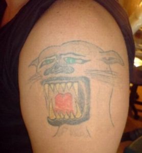 Oto idealny przykład ukazujący dlaczego na tatuażu lepiej nie oszczędzać.