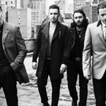 Arctic Monkeys wykonali “Is This It?” The Strokes – Zobacz nagranie!