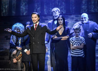 "Normalność to iluzja" - Rodzina Addamsów w Teatrze Syrena [recenzja]