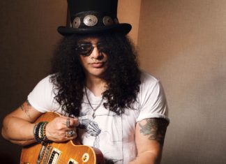 Slash prezentuje teledysk do Mind Your Manners