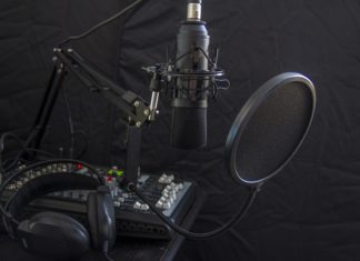 Radio, mikrofon i słuchawki