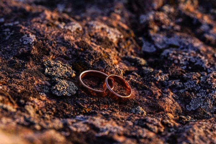 rings-8220935_1280