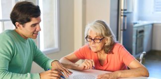 Praca, która pozwala poznawać świat – jak opiekunki łączą obowiązki z odkrywaniem nowych kultur