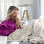 Domowe sposoby na przeziębienie chora kobieta