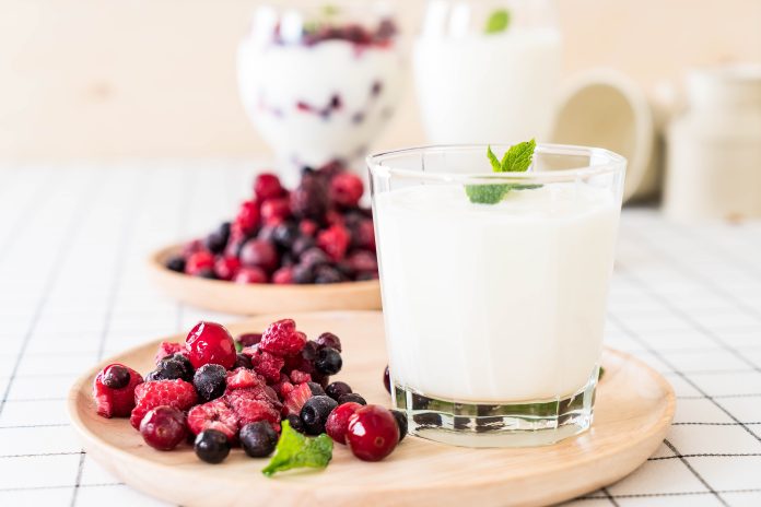 yogurt with mixed berries jogurt
