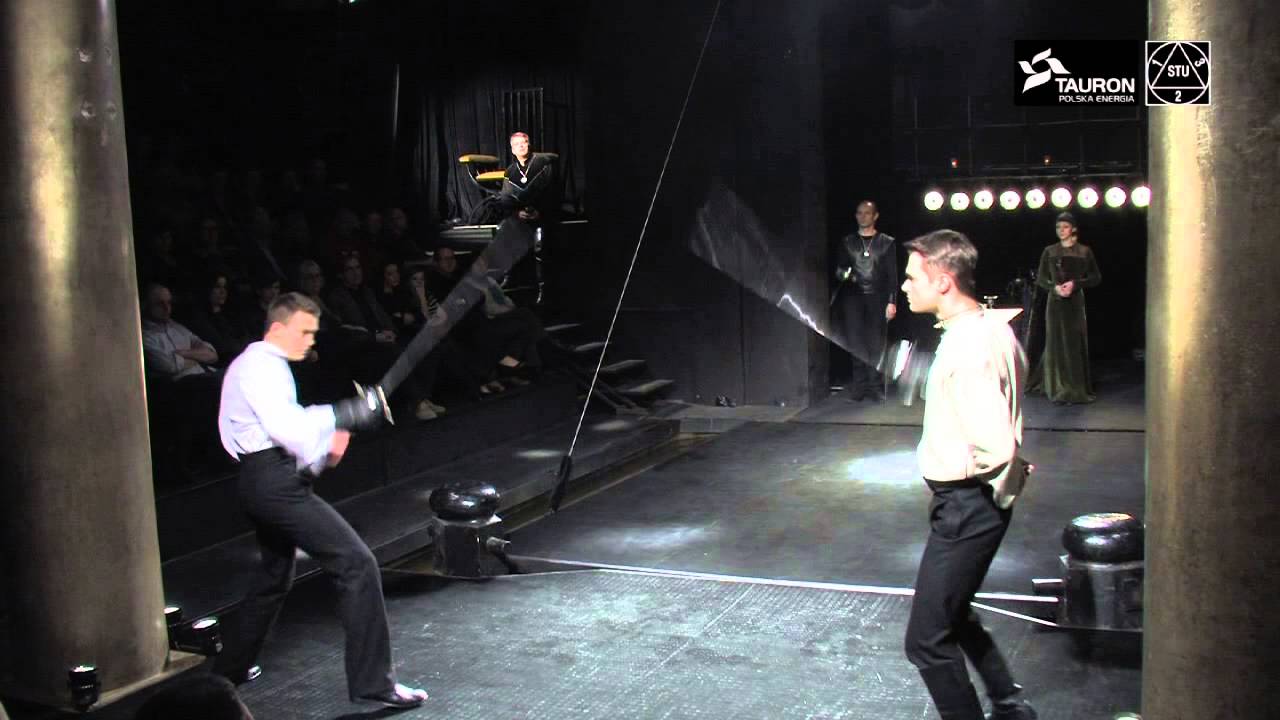 Hamlet w STU: deszcz, błyskawice i teatralna magia