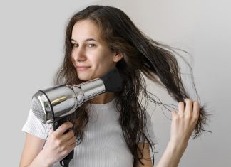 włosy elektryzujące się