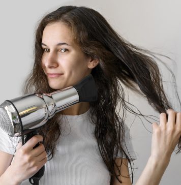 włosy elektryzujące się