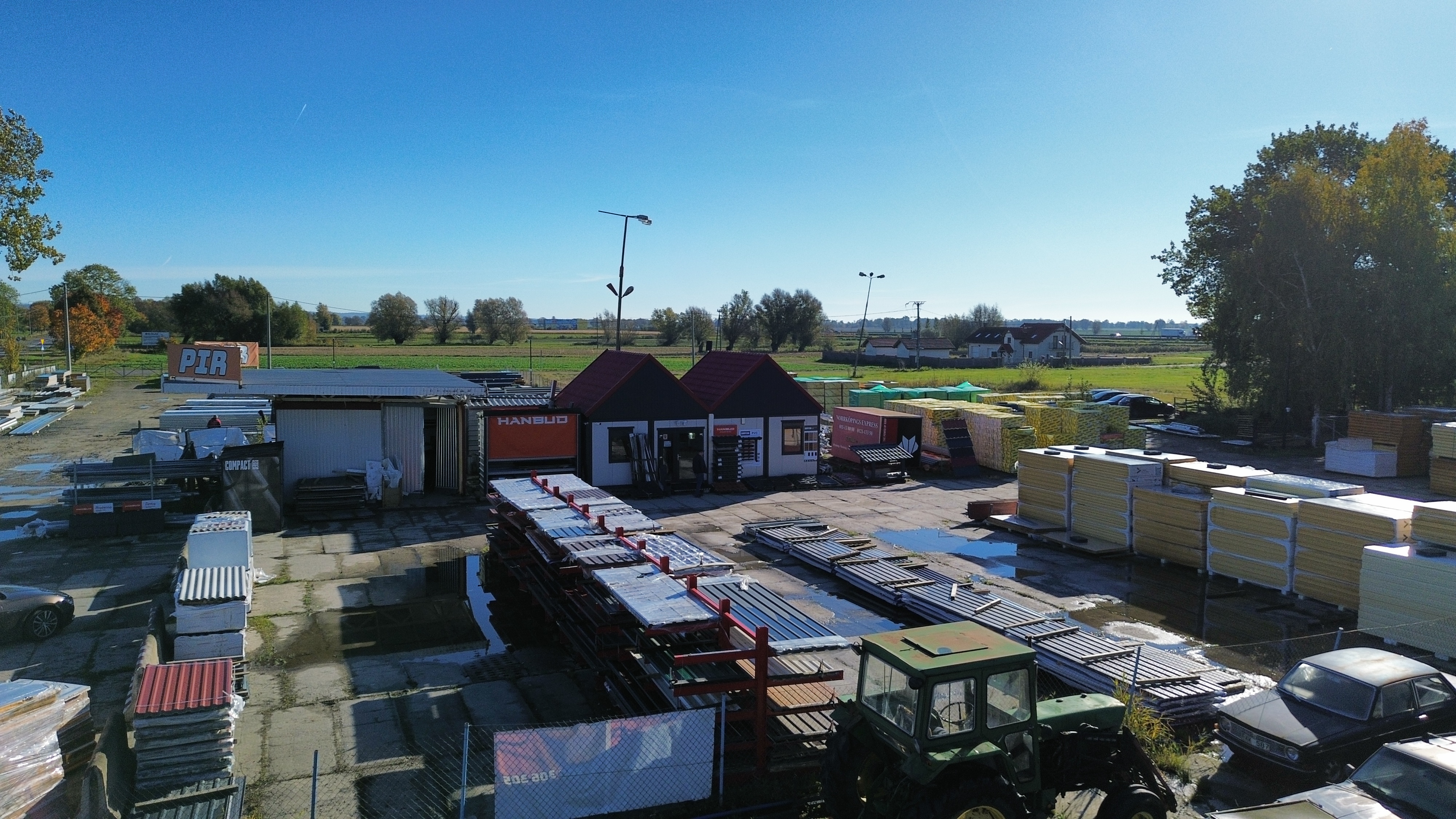 Tanie Płyty Warstwowe w 2 gatunku – Inteligentny sposób na oszczędności przy budowie