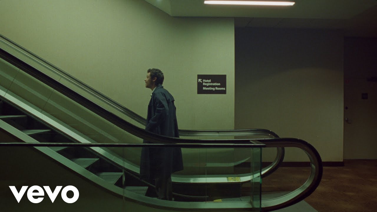 „Aperture” – Harry Styles poprawnie i bez ryzyka