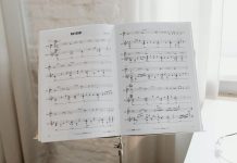 Skąd brać nuty do pianina? Papierowe śpiewniki czy PDF? Skąd brać nuty do pianina? Papierowe śpiewniki czy PDF?