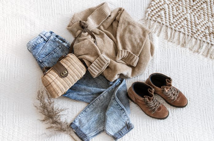 Set with fashionable women's clothing jeans and a sweater . szafa kapsułowa