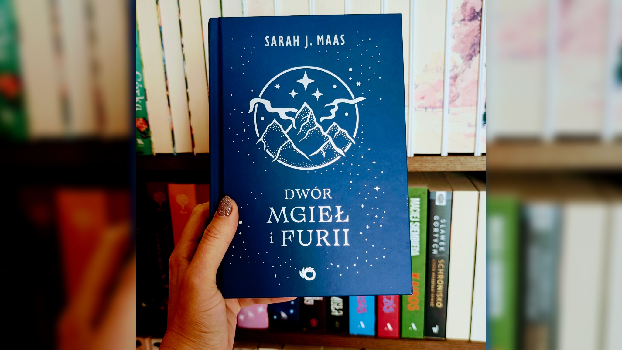 „Dwór mgieł i furii” Sarah J. Maas to książka którą można kochać i jej nie cierpieć jednocześnie [recenzja]
