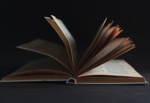 Czytanie znów jest modne? Jak fenomen BookToka zmienia rynek wydawniczy fenomen BookToka