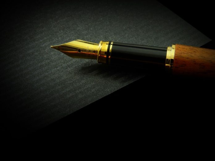 pexels-pixabay-372748 (6).jpg Pióro