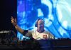 Ksiądz DJ Padre Guilherme grający za konsoletą podczas koncertu W górę serca w Opolu